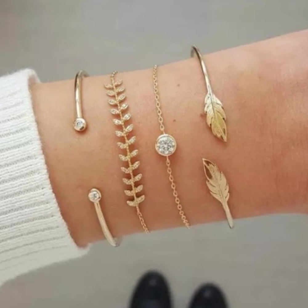 •set of 4 bracelets•
